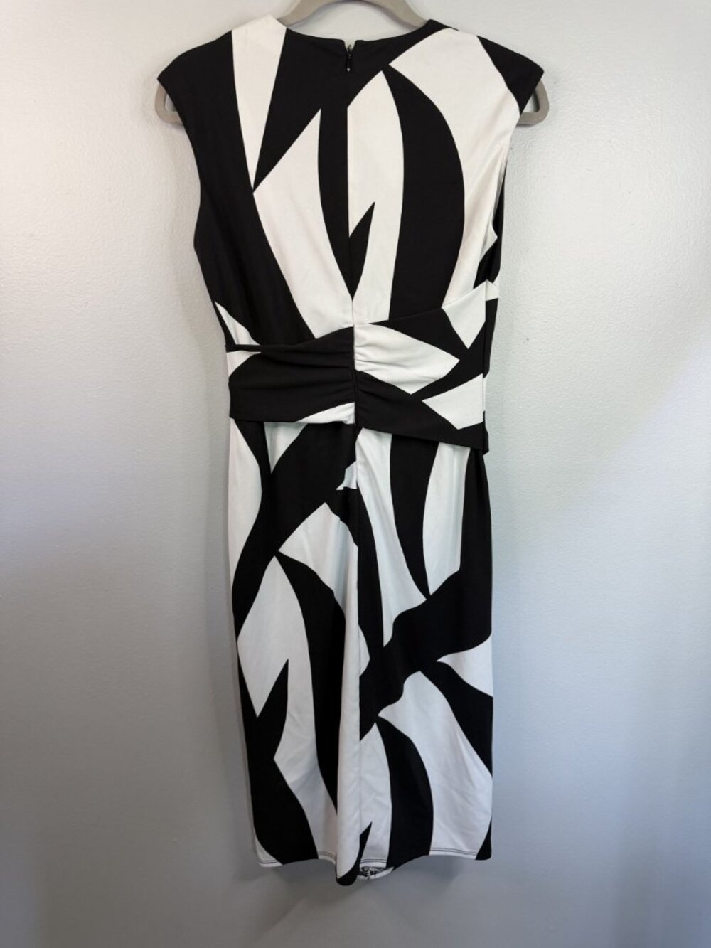 Donna Karan Black & White Abstract Print Dress With Gold Ring Detail Size 2 - Picture 5 of 5